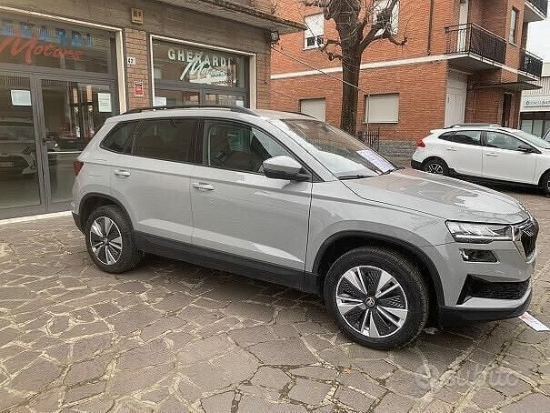 Usata Skoda Karoq Executive 116 CV (85 kW) 2023 Grigio SUV