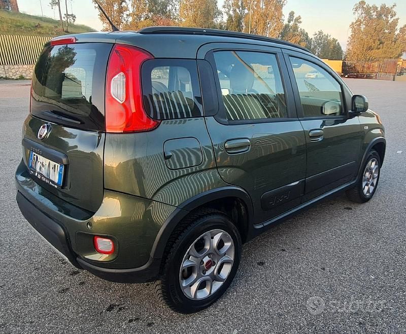 Usado Fiat Panda 4x4 75 HP (55 kW) 2015 Verde Citadino