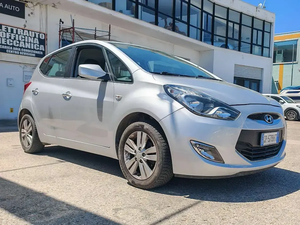 Usata Hyundai ix20 Comfort 87 CV (63 kW) 2014 Argento Utilitaria