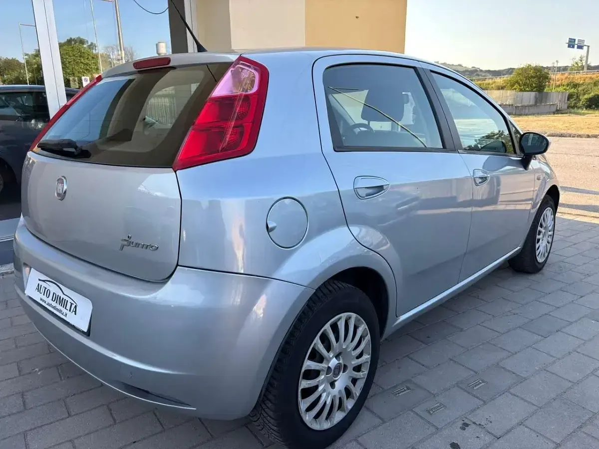 Usata Fiat Grande Punto 77 CV (56 kW) 2009 Argento Utilitaria