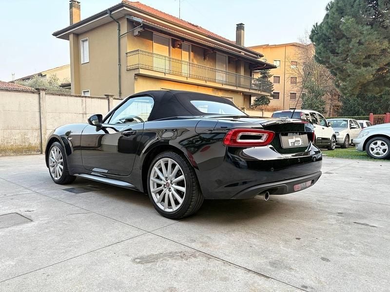 Usata Fiat 124 Spider Lusso 140 CV (102 kW) 2018 Nero Cabrio