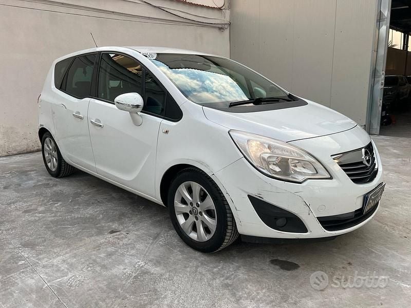 Usata Opel Meriva 101 CV (74 kW) 2011 Bianco Monovolume