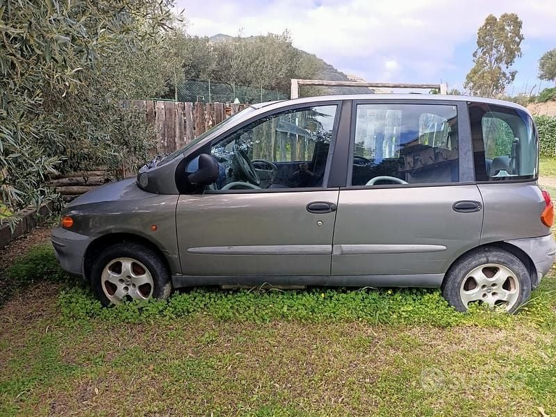 Usata Fiat Multipla 103 CV (75 kW) 2001 Grigio Monovolume