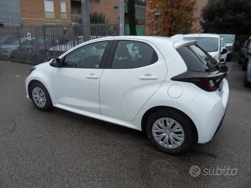 Usata Toyota Yaris Active 72 CV (52 kW) 2022 Bianco Berlina