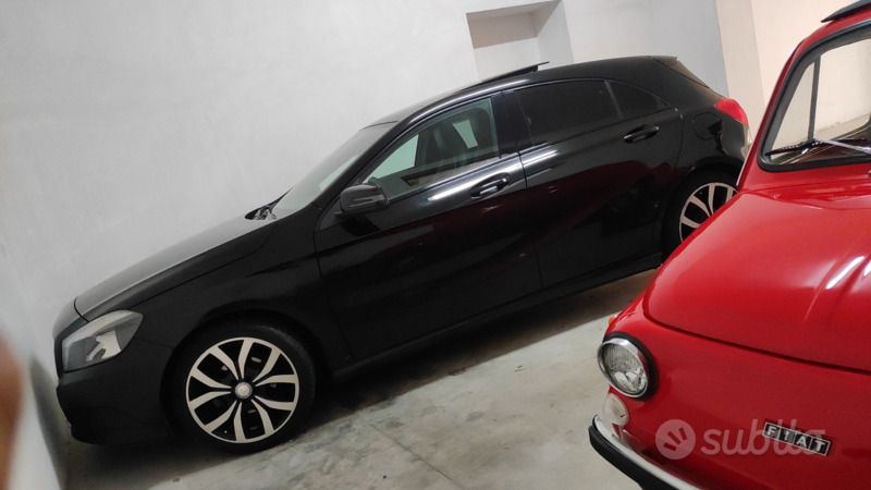 Nero Usata 2013 Mercedes A180 Due volumi | 10.000 € (Buon prezzo) - Immagine 1/4