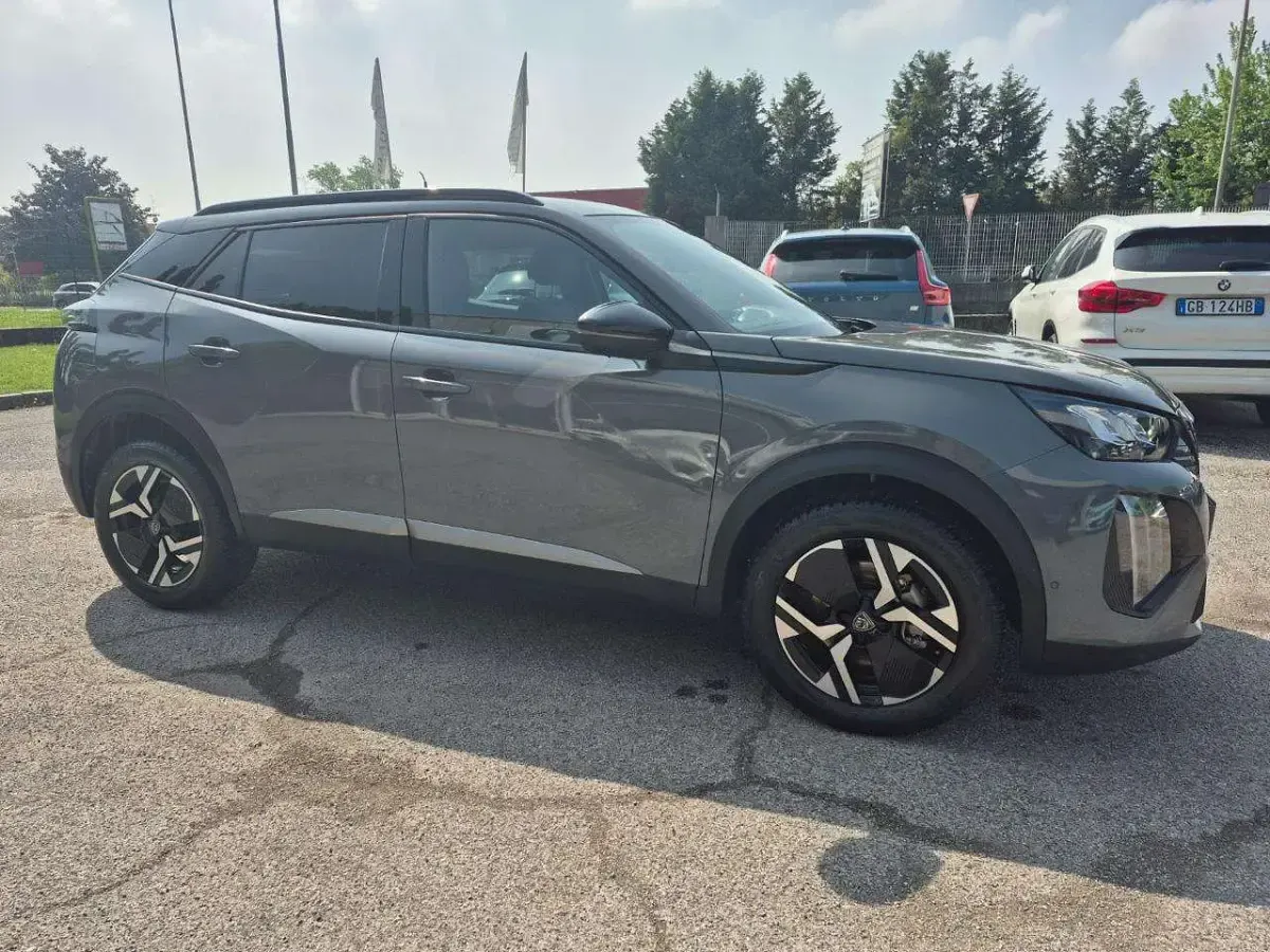 Usata Peugeot 2008 Allure 131 CV (96 kW) 2024 Grigio SUV