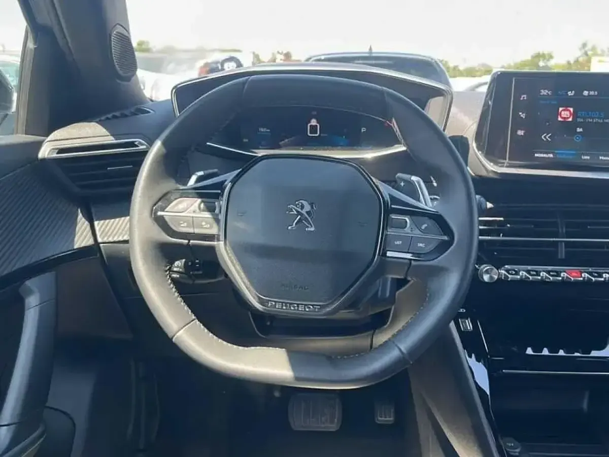Usata Peugeot 2008 Allure 130 CV (95 kW) 2023 Grigio SUV