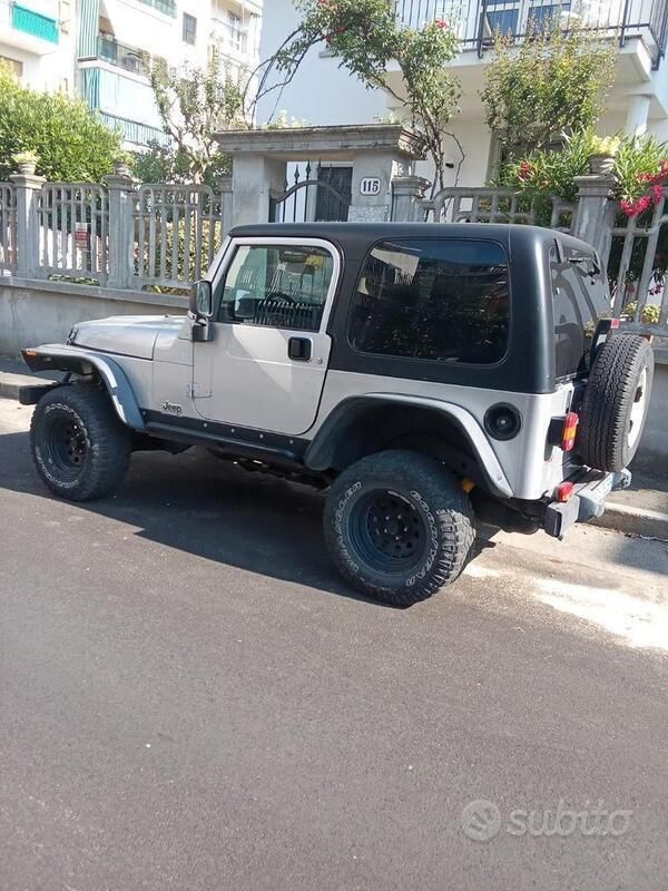 Usata Jeep Wrangler 149 CV (109 kW) 2005 Grigio SUV