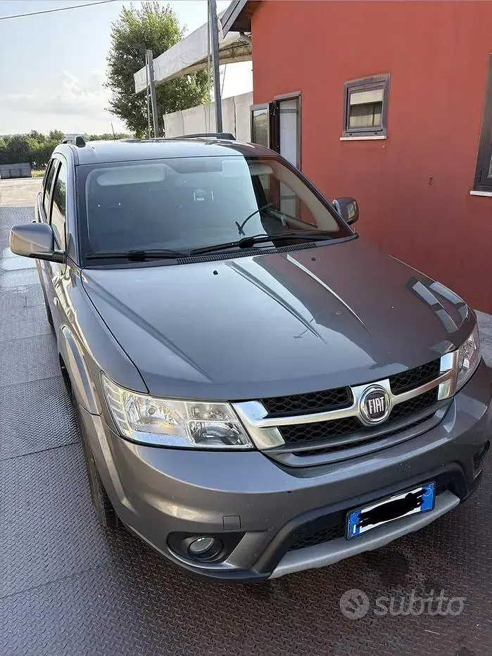Usata Fiat Freemont Urban 140 CV (102 kW) 2011 Grigio SUV
