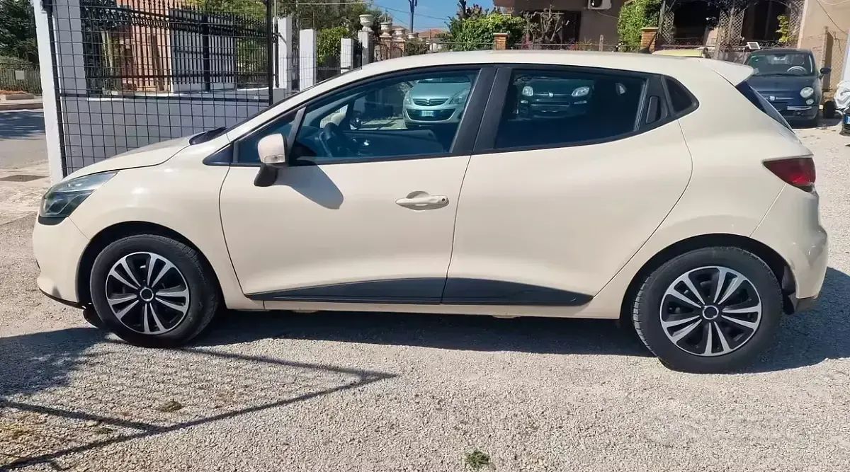 Second-hand Renault Clio IV 90 CP (66 kW) 2015 Bej Berlinǎ