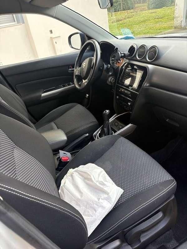 Usata Suzuki Vitara 111 CV (81 kW) 2020 Argento SUV