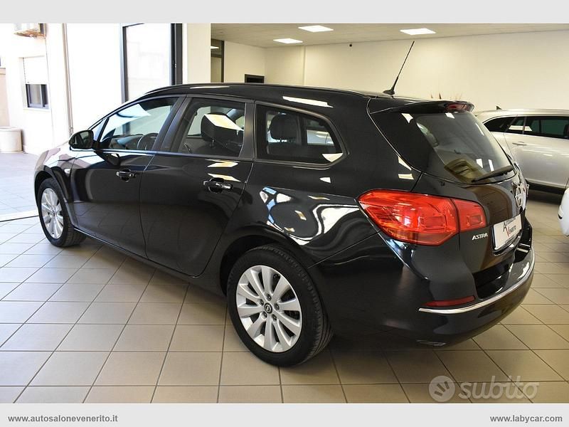 Usata Opel Astra 110 CV (80 kW) 2015 Nero Station wagon