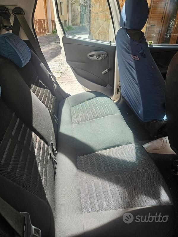 Usata Fiat Punto 80 CV (58 kW) 2006 Bianco Utilitaria