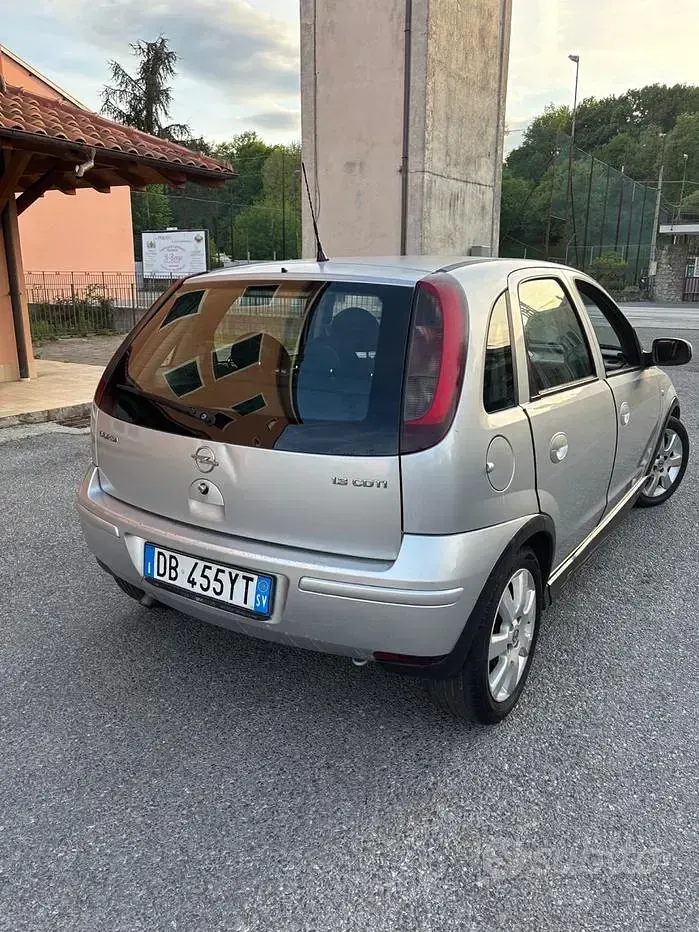 Usata Opel Corsa Club 69 CV (50 kW) 2006 Grigio Utilitaria