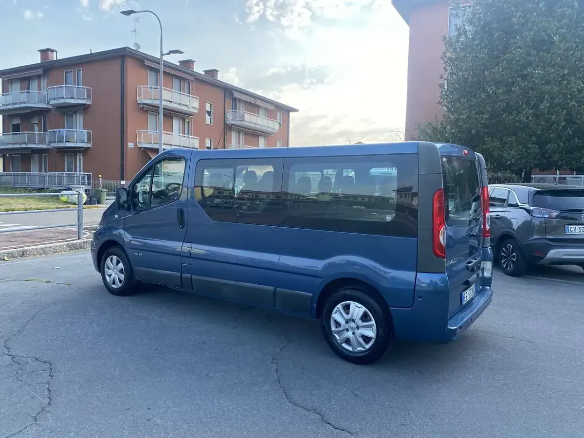 Usata Renault Trafic 114 CV (83 kW) 2013 Blu/azzurro Monovolume