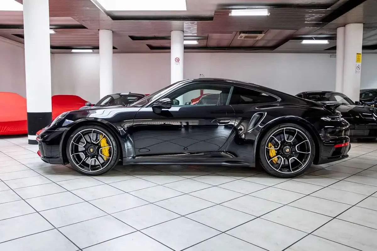 Usata Porsche 992 650 CV (478 kW) 2020 Nero intenso Coupé