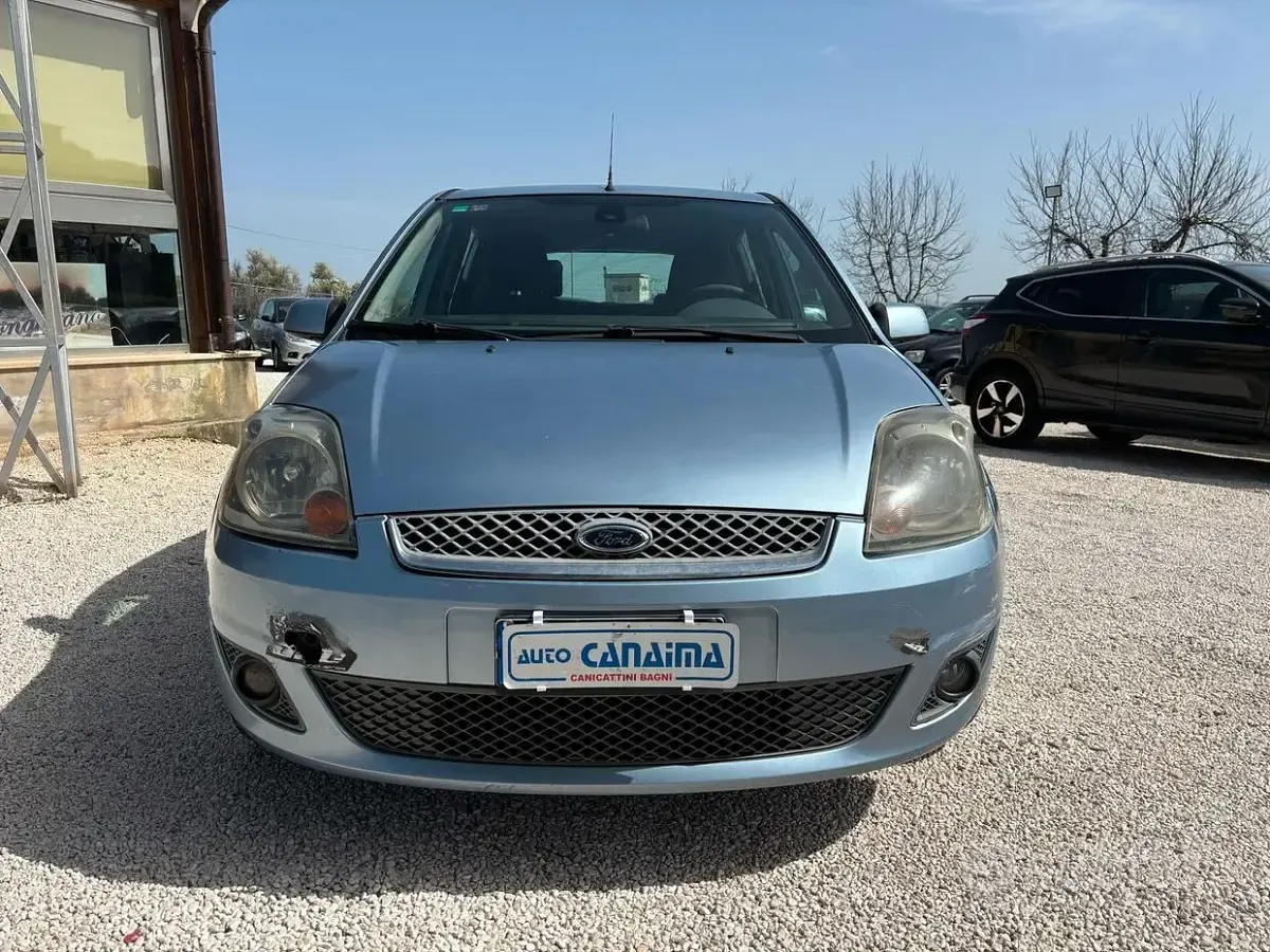 Usata Ford Fiesta 68 CV (50 kW) 2006 Blu Utilitaria