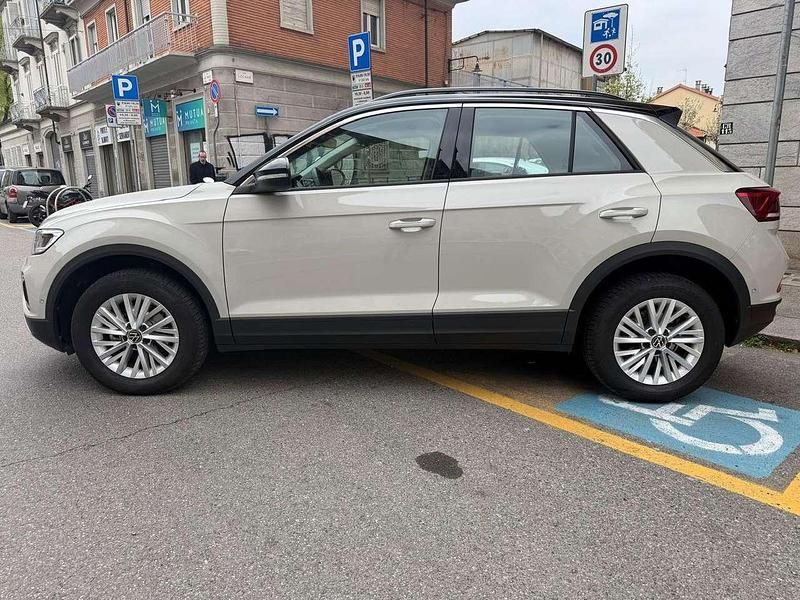 Usata VW T-Roc Life 110 CV (80 kW) 2024 Grigio SUV