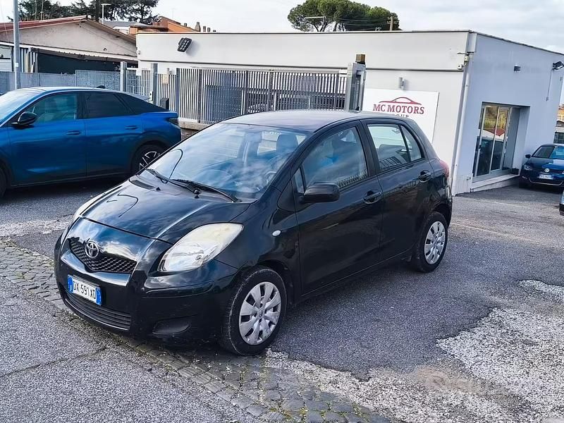 Usata Toyota Yaris 100 CV (73 kW) 2009 Nero Utilitaria