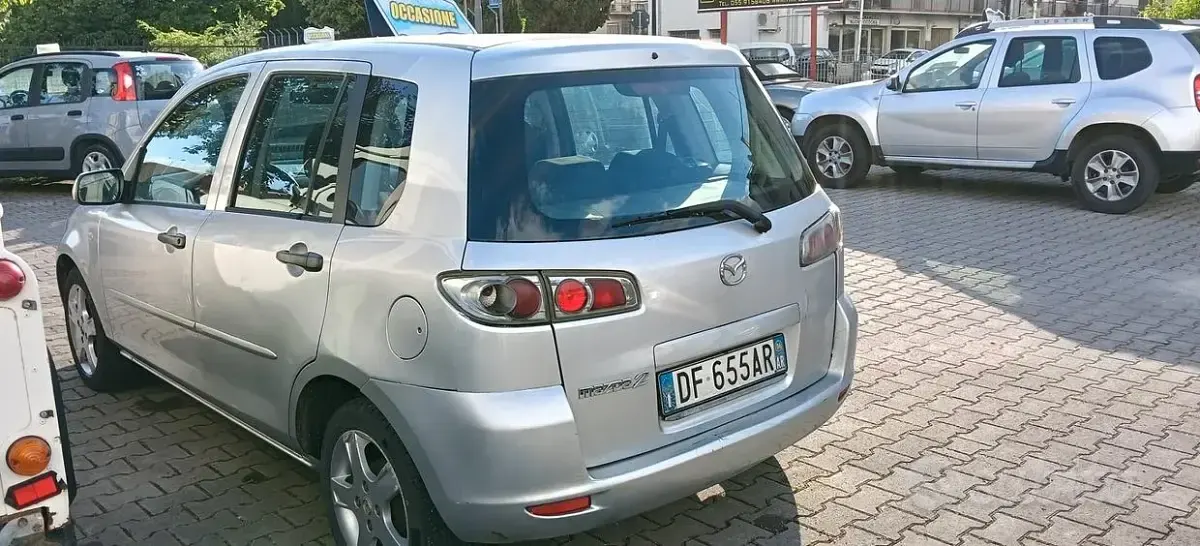 Usata Mazda 2 68 CV (50 kW) 2006 Grigio Utilitaria