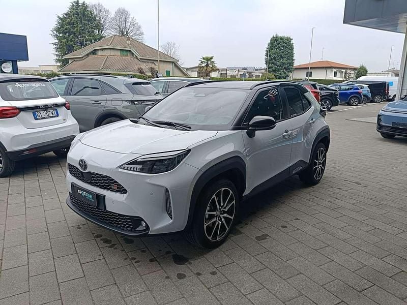 Usata Toyota Yaris Cross Sport 92 CV (67 kW) 2024 Bianco perlato SUV