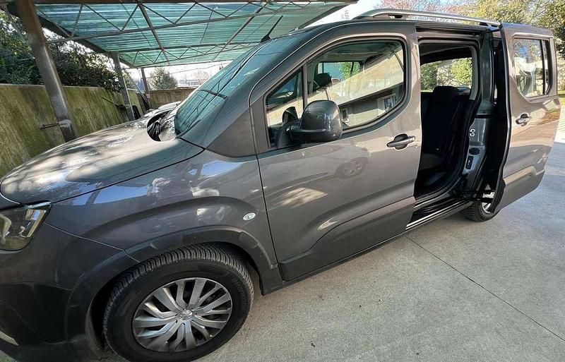 Usata Peugeot Rifter Active 102 CV (75 kW) 2021 Grigio Monovolume