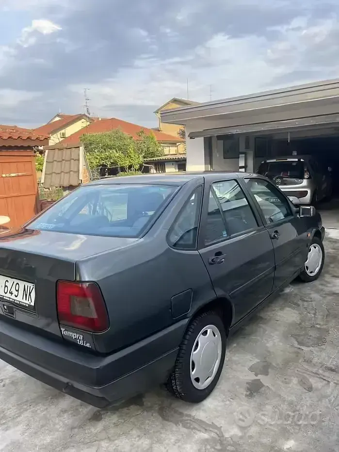 Usata Fiat Tempra 90 CV (66 kW) 1994 Grigio Berlina