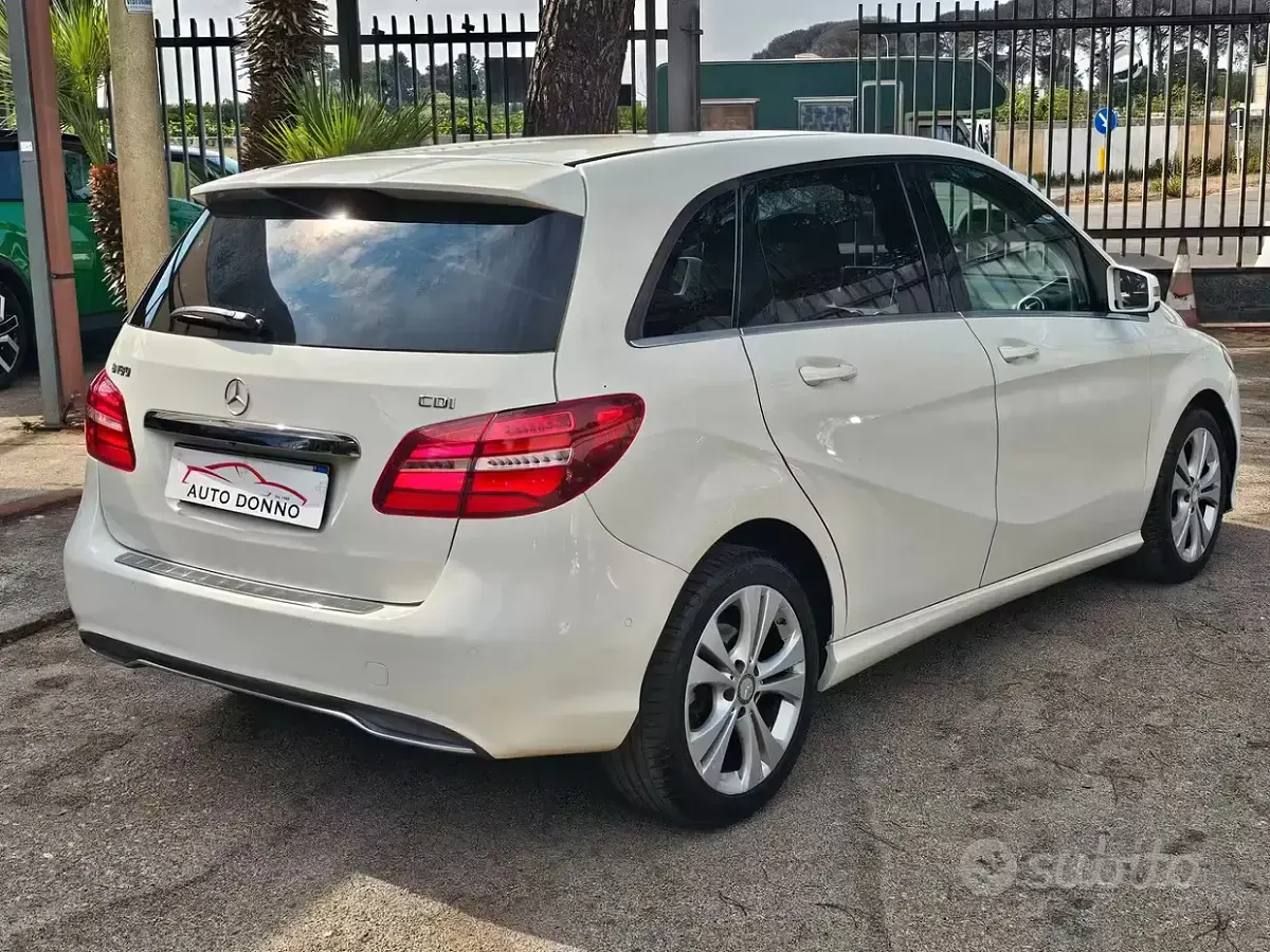 Usata Mercedes B180 Executive 109 CV (80 kW) 2015 Bianco Utilitaria