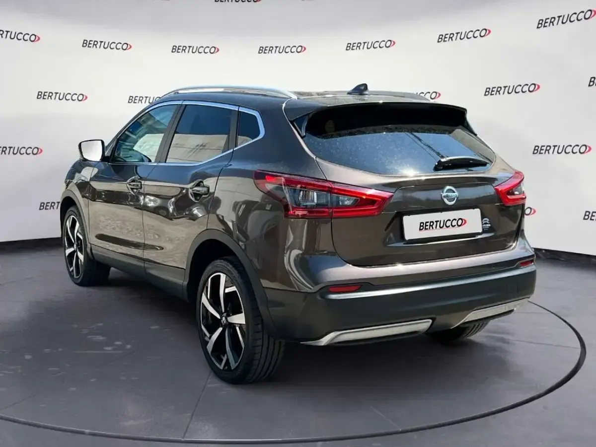 Usata Nissan Qashqai Tekna 131 CV (96 kW) 2018 Marrone SUV