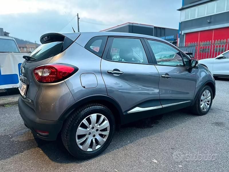 Usata Renault Captur 90 CV (66 kW) 2014 Grigio SUV
