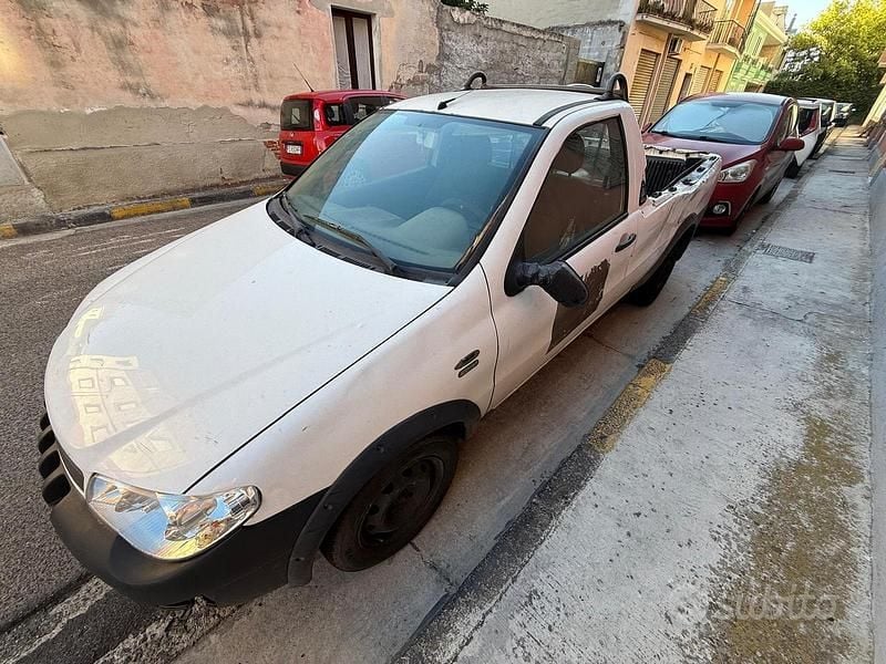 Usata 2007 Fiat Strada Pick-up | 2000 € - Immagine 1/4