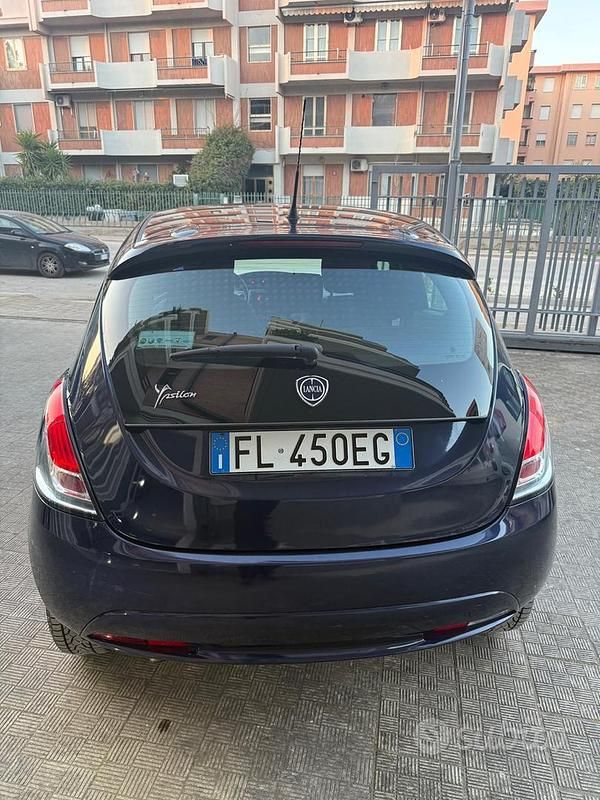 Usata Lancia Ypsilon Silver 69 CV (50 kW) 2017 Blu Utilitaria