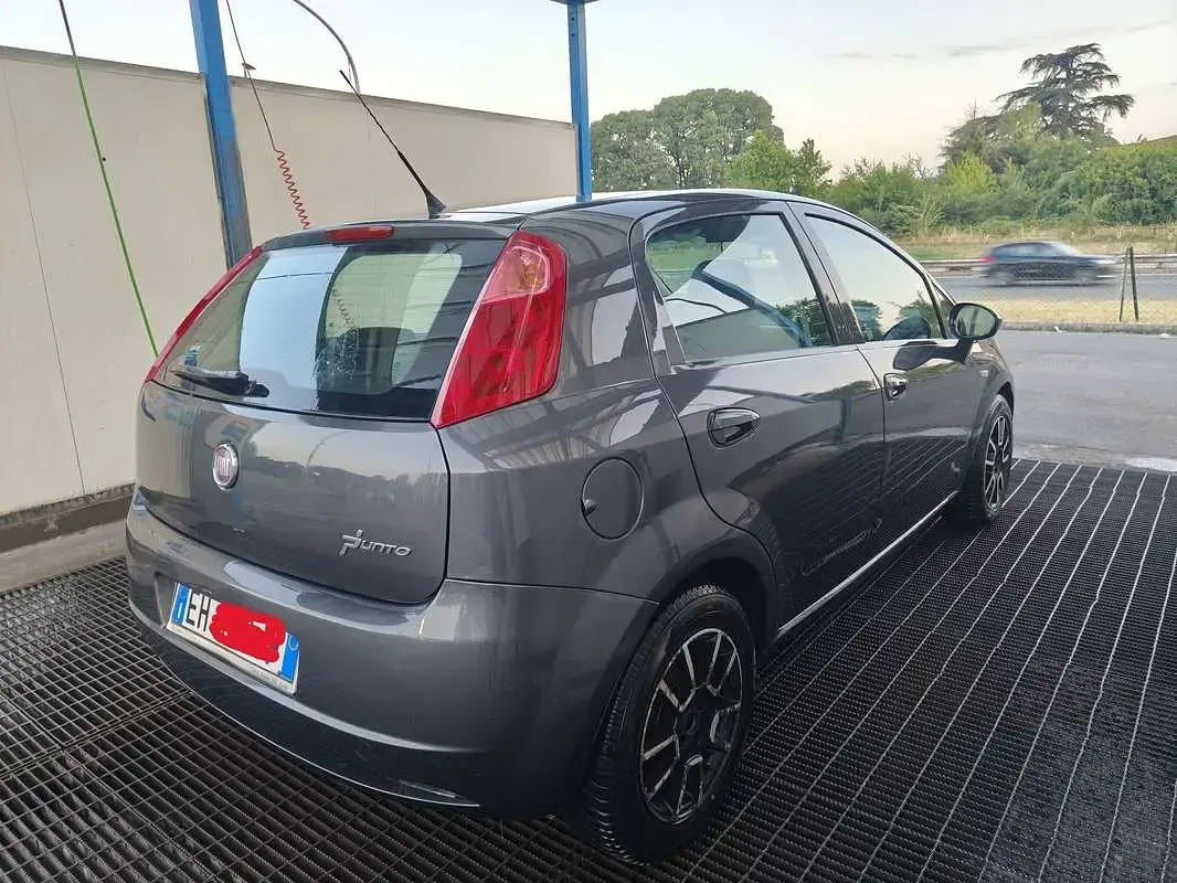 Usata Fiat Grande Punto S 75 CV (55 kW) 2011 Nero Utilitaria