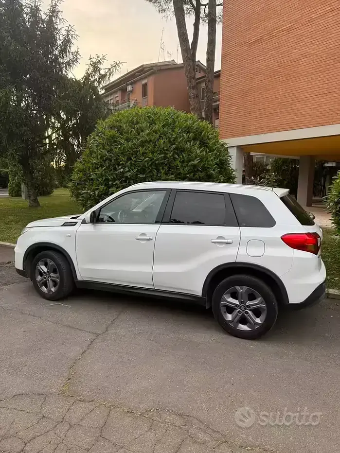 Second-hand Suzuki Vitara 120 CP (88 kW) 2016 Alb SUV