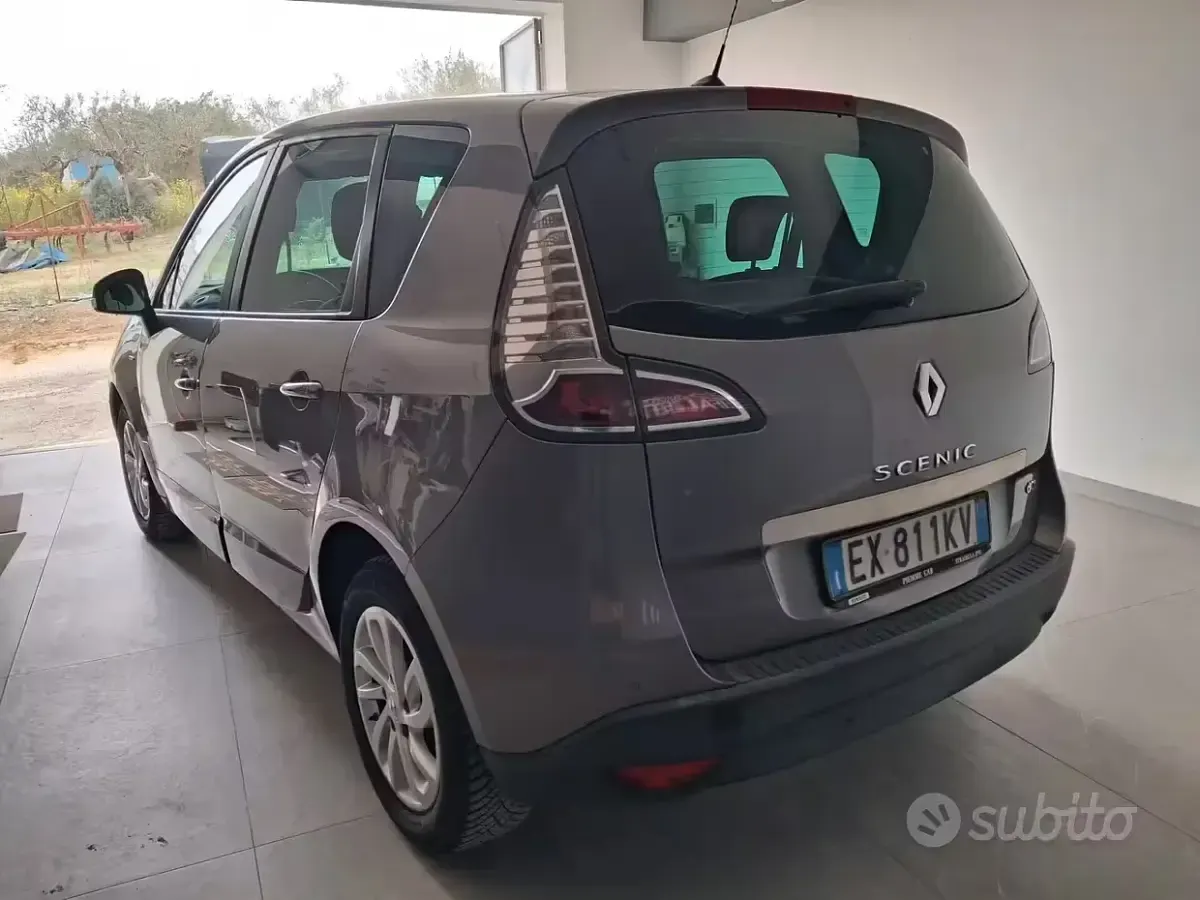 Usata Renault Scénic LIMITED 110 CV (80 kW) 2014 Grigio Monovolume