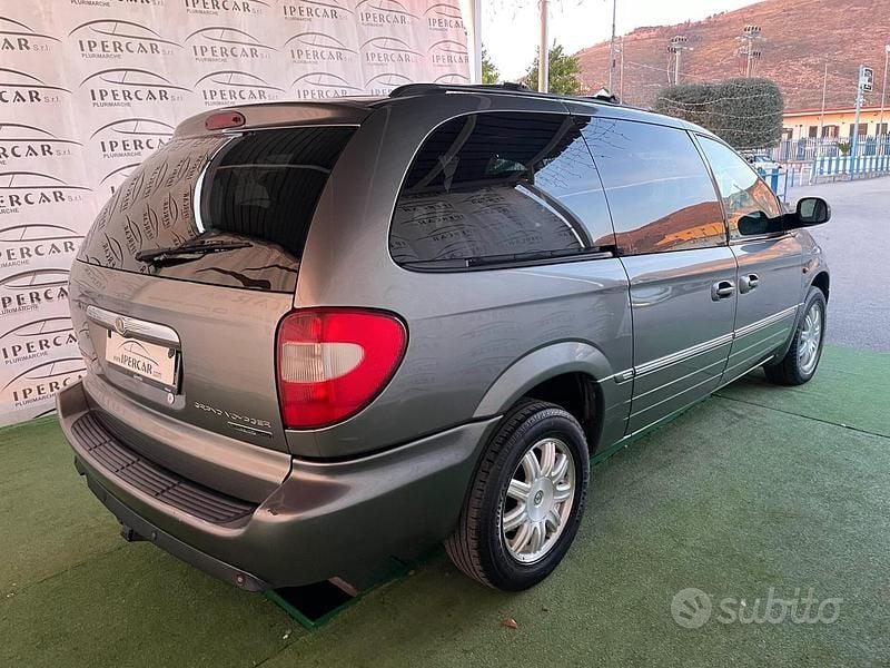 Usata Chrysler Voyager Limited 149 CV (109 kW) 2007 Grigio Monovolume