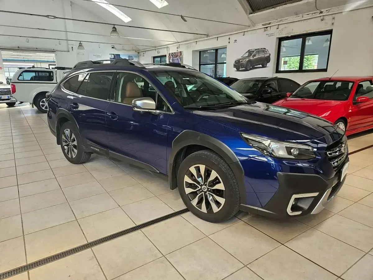 Usata Subaru Outback Premium 169 CV (124 kW) 2023 Sapphire blue Station wagon