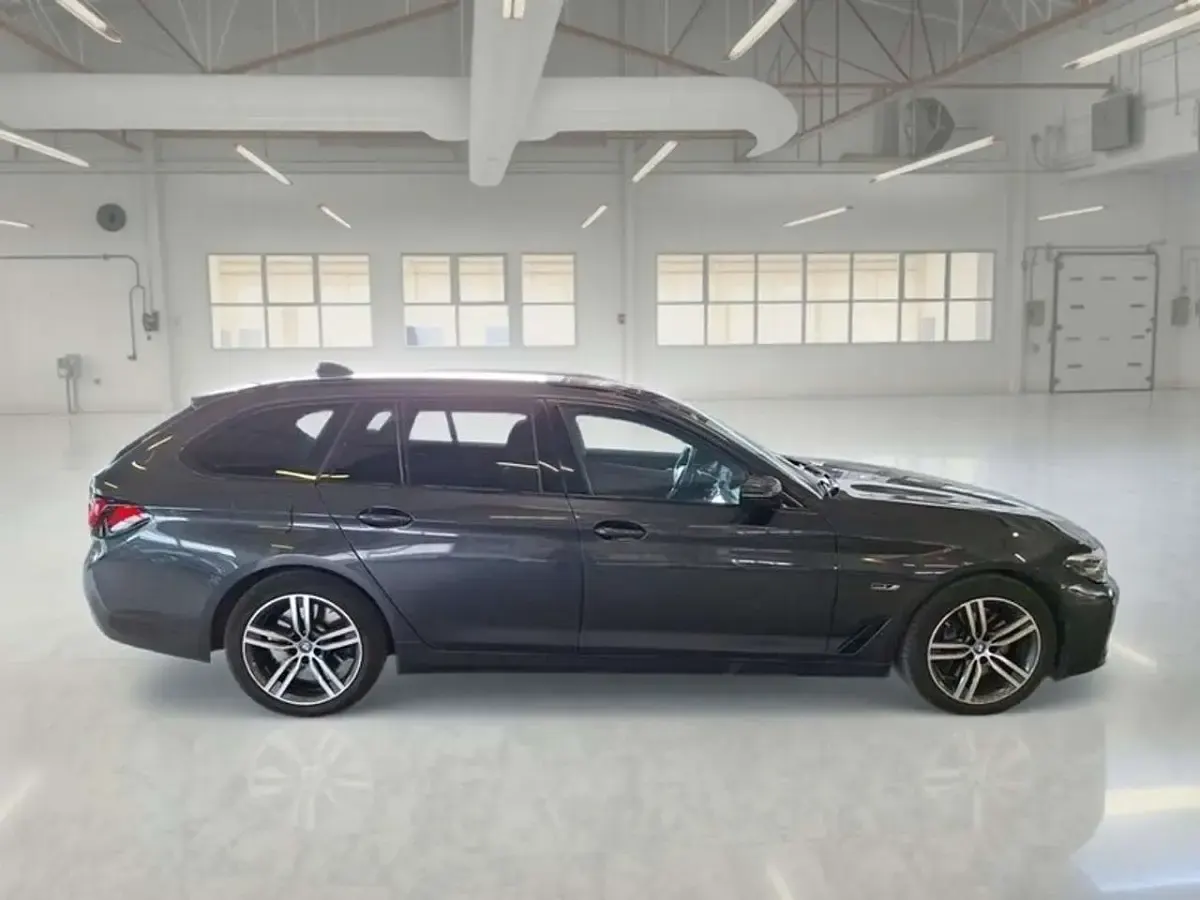 Usata BMW 530e 184 CV (135 kW) 2022 Grigio Station wagon