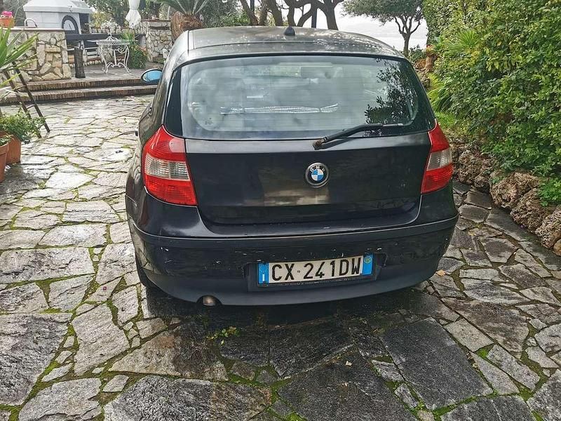 Usata BMW 118 122 CV (89 kW) 2005 Nero Utilitaria