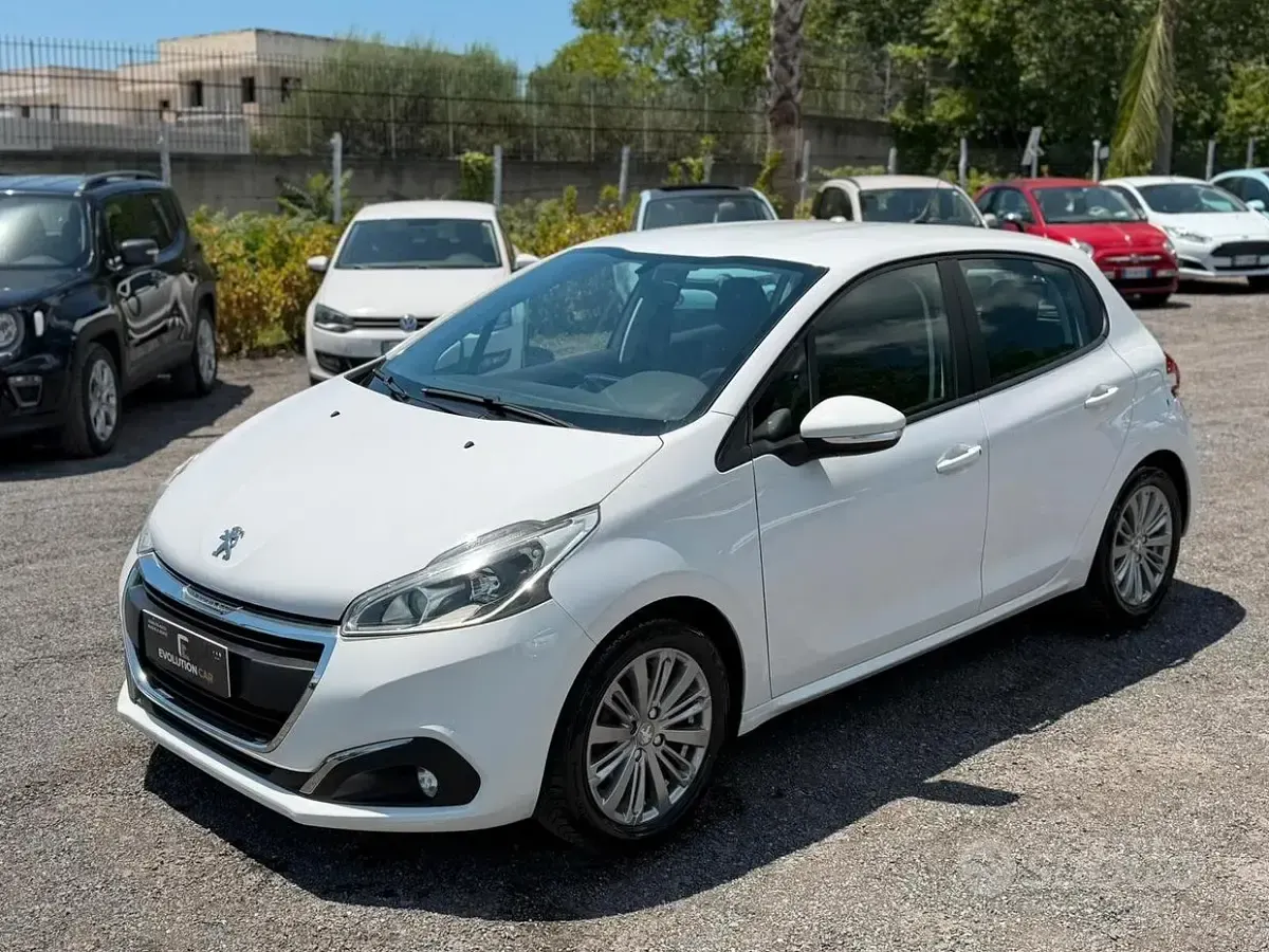 Usata Peugeot 208 Active 82 CV (60 kW) 2018 Bianco Utilitaria