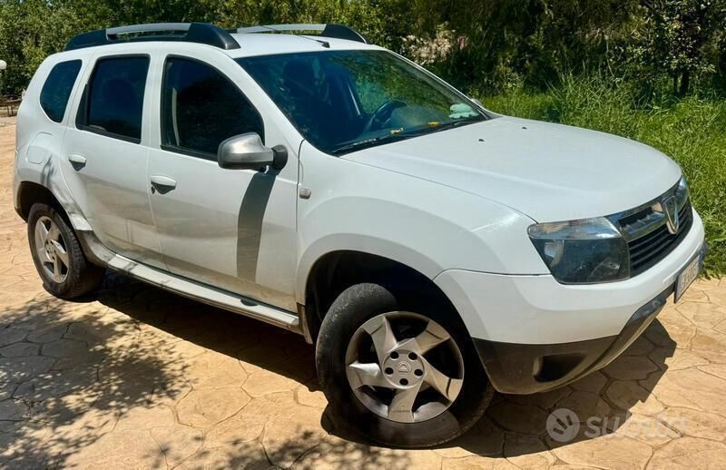 Bianco Usata 2013 Dacia Duster SUV | 5000 € (Buon prezzo) - Immagine 1/4