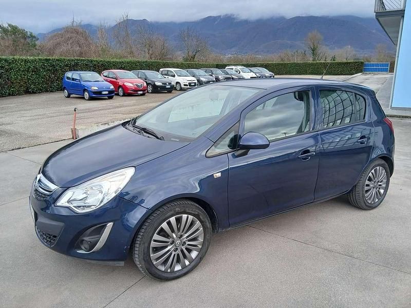 Usata Opel Corsa Edition 86 CV (63 kW) 2013 Blu/azzurro Utilitaria