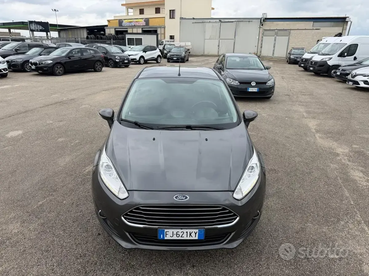 Second-hand Ford Fiesta Titanium 75 CP (55 kW) 2017 Gri Hatchback