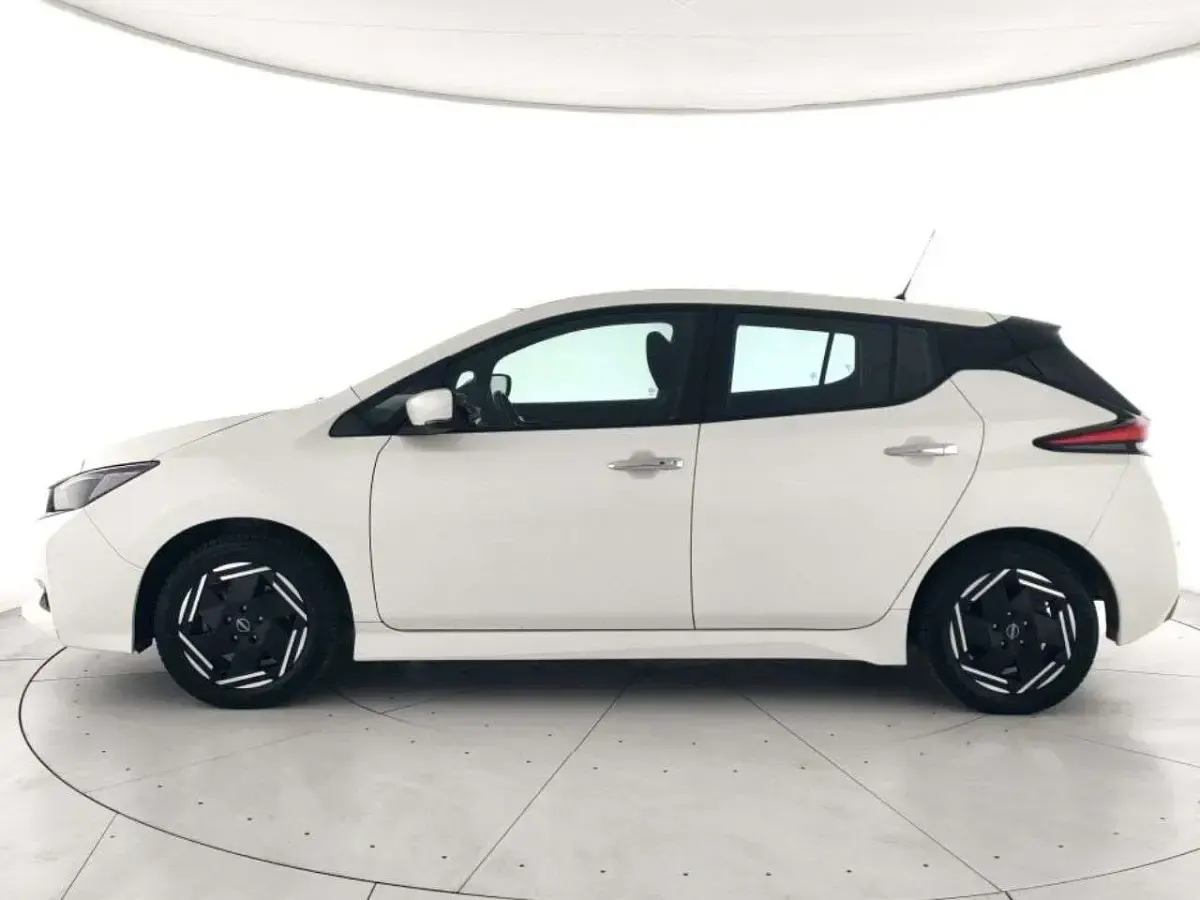 Usata Nissan Leaf Acenta 89 kW (122 CV) 2023 Bianco Utilitaria