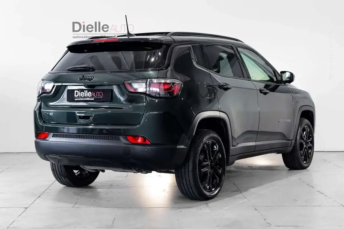 Usata Jeep Compass North 241 CV (177 kW) 2025 Techno green + tetto nero SUV