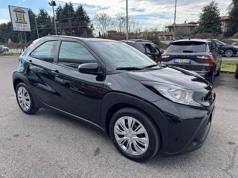 Usata Toyota Aygo X 72 CV (52 kW) 2024 Nero SUV