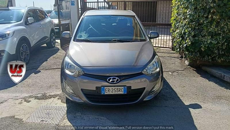 Usata Hyundai i20 Edition 84 CV (61 kW) 2013 Grigio Utilitaria