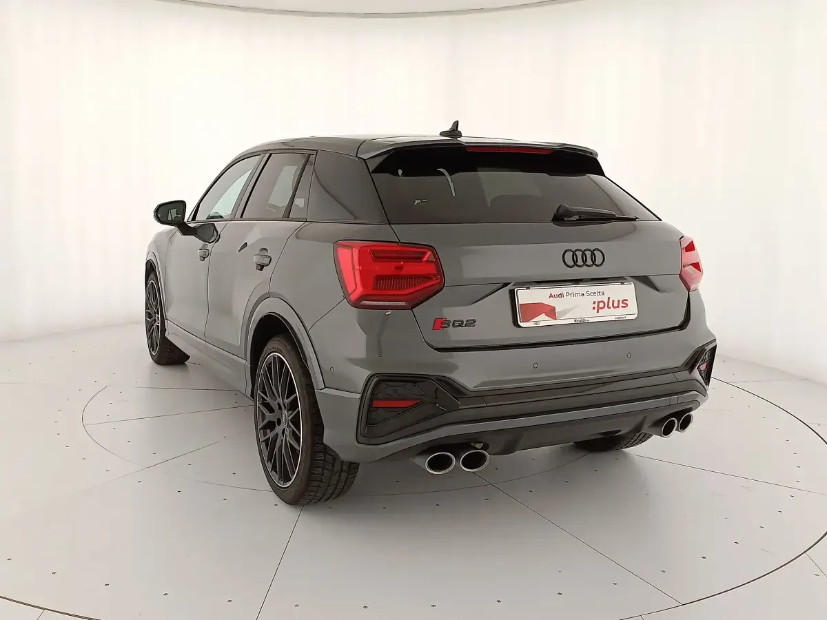 Usata Audi Q2 Sport 300 CV (220 kW) 2023 Grigio daytona perlato SUV