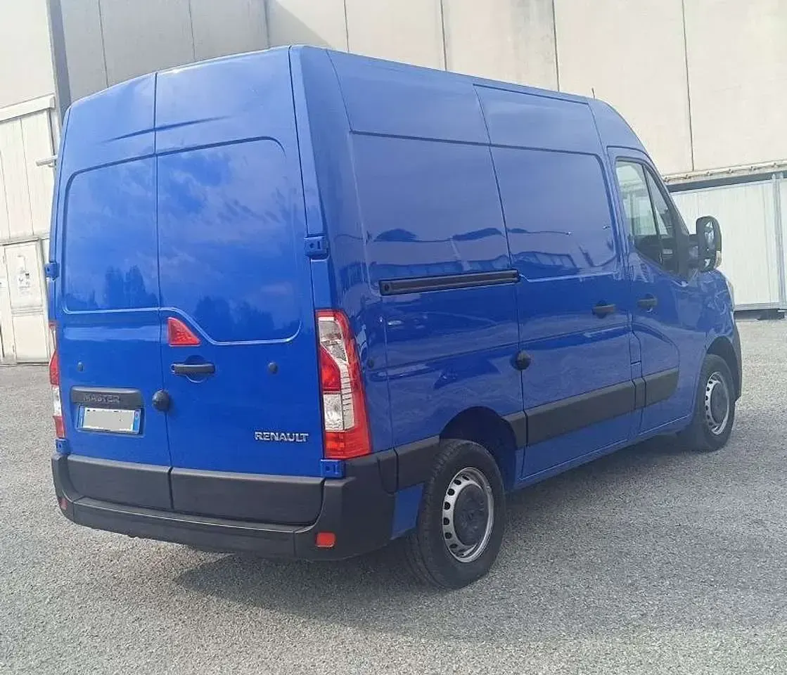 Usata Renault Master 136 CV (100 kW) 2023 Blu/azzurro Monovolume