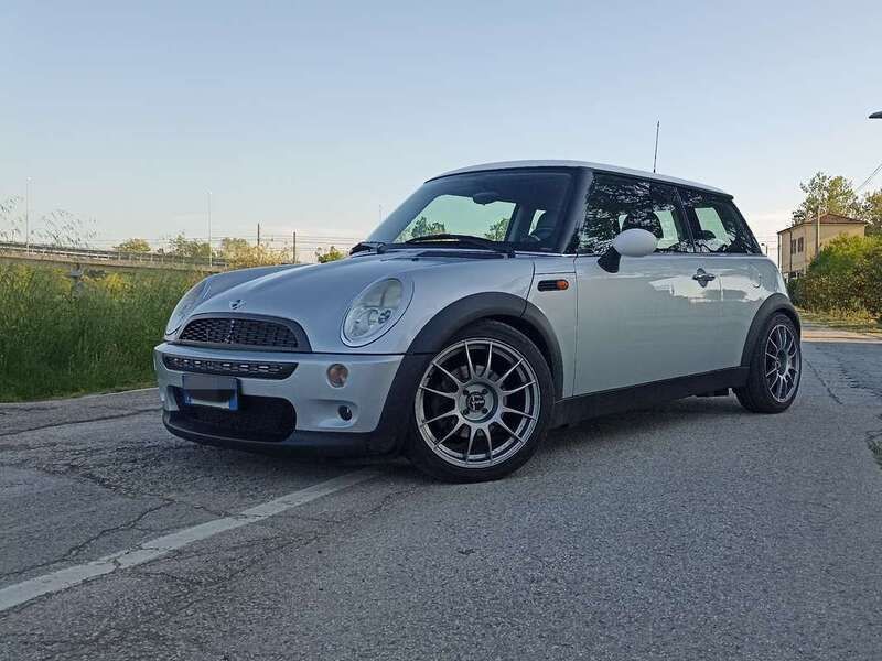 Nero Usata 2004 Mini Cooper Chili Due volumi | 5000 € (Molto cara) - Immagine 1/4